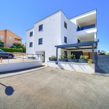 Apartments Nadica Deluxe Малинска Экстерьер фото