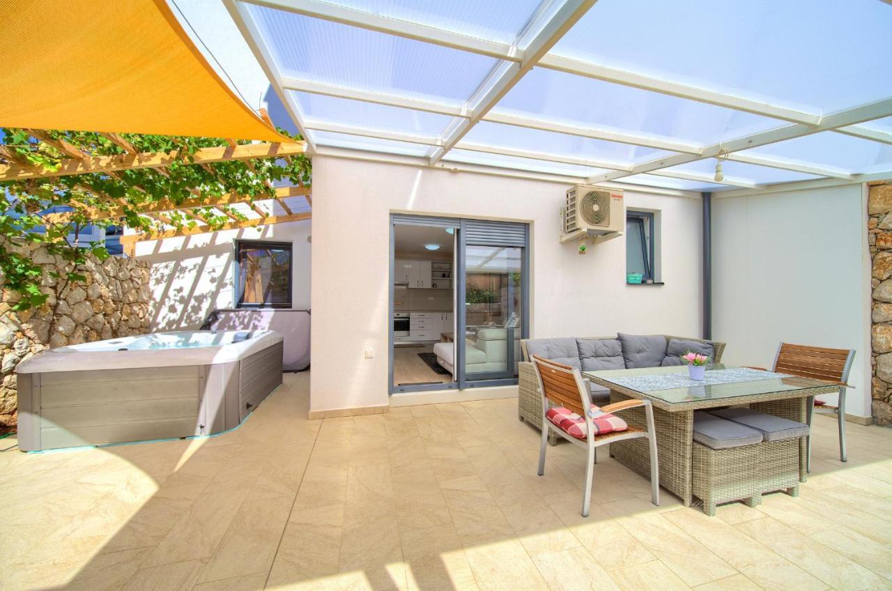 Apartments Nadica Deluxe Малинска Экстерьер фото