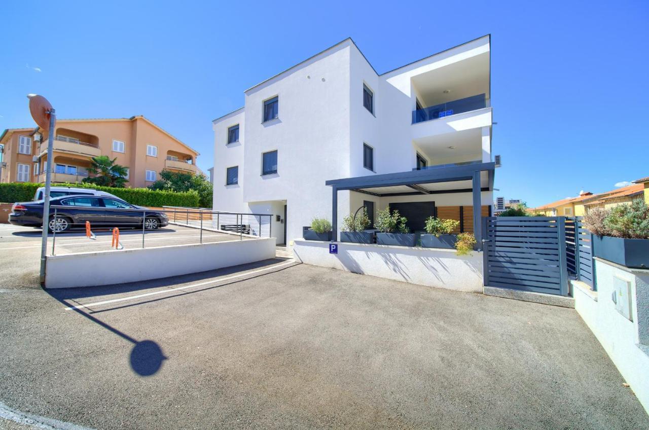 Apartments Nadica Deluxe Малинска Экстерьер фото