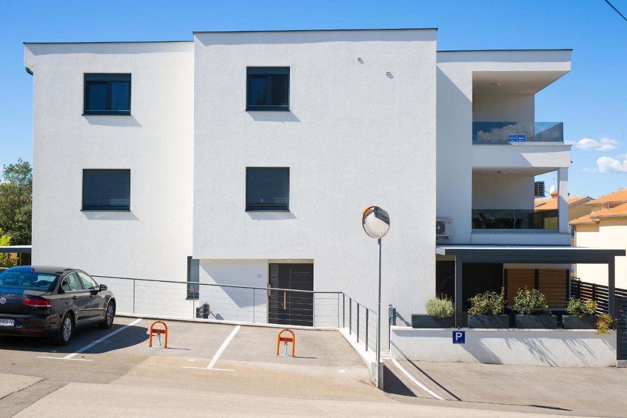 Apartments Nadica Deluxe Малинска Экстерьер фото
