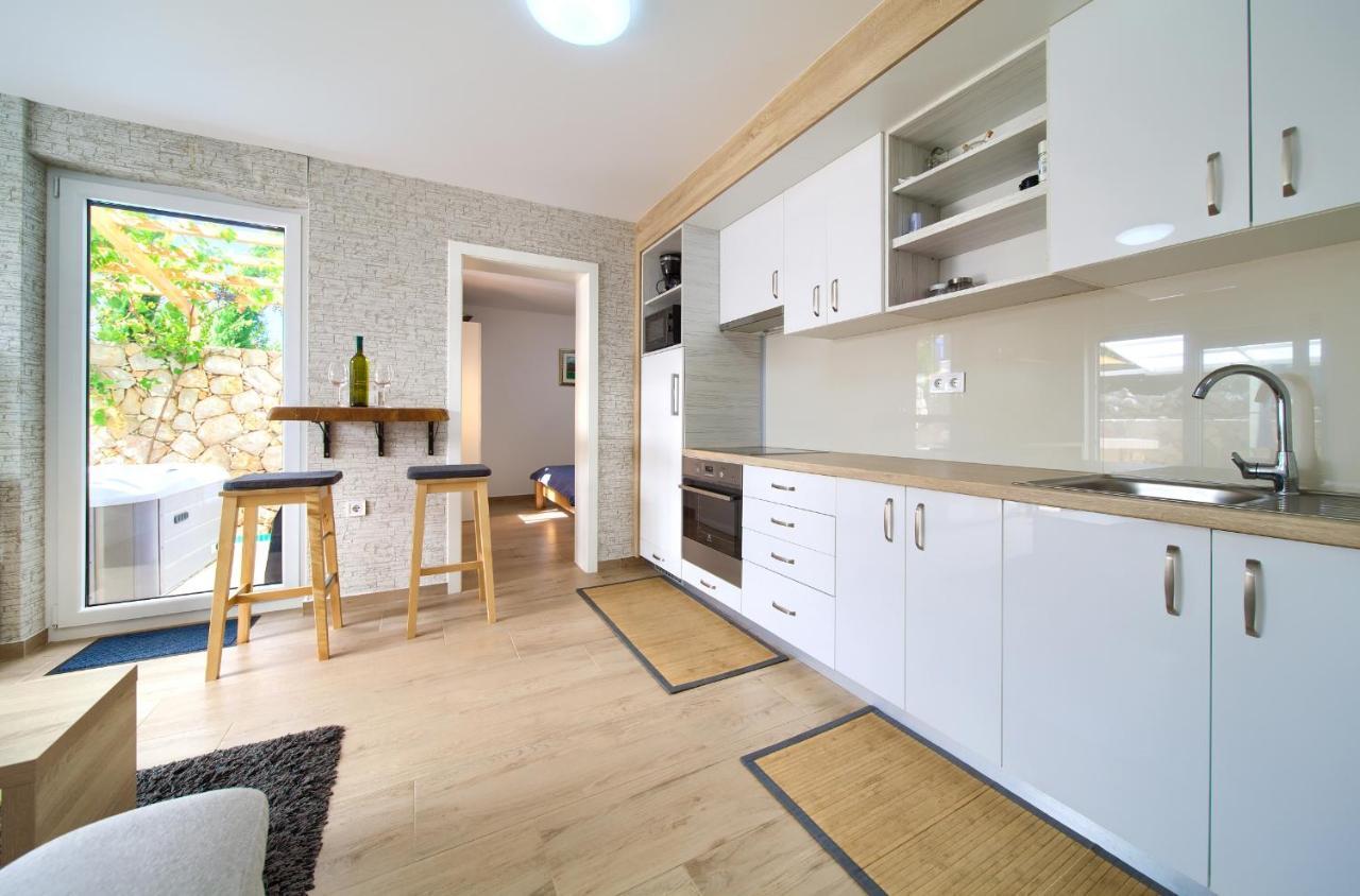 Apartments Nadica Deluxe Малинска Экстерьер фото
