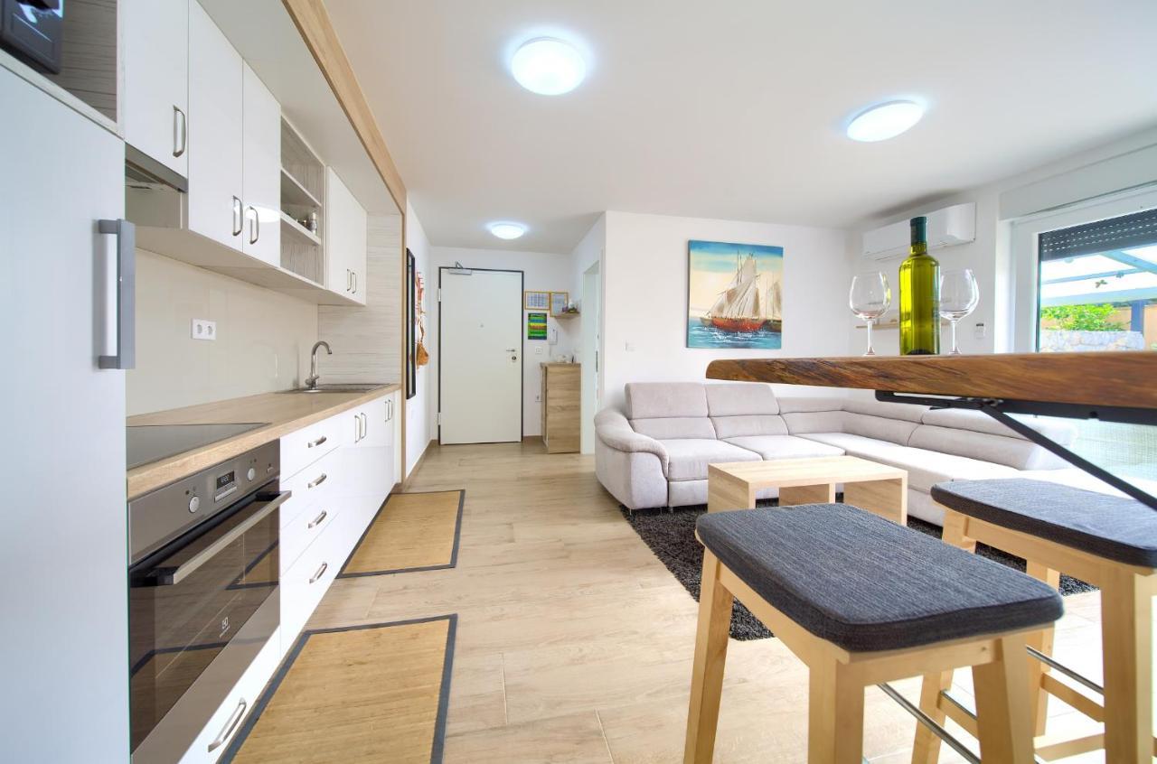 Apartments Nadica Deluxe Малинска Экстерьер фото