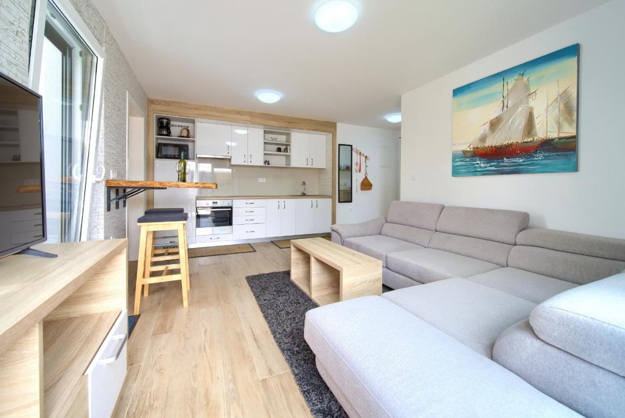 Apartments Nadica Deluxe Малинска Экстерьер фото